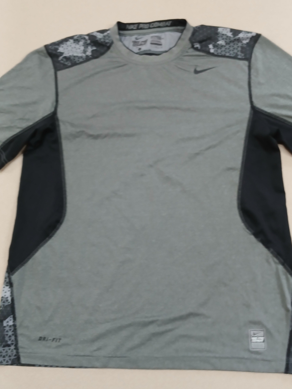 Nike Men’s PRO COMBAT Short Sleeve Training Tee in Gray and Black L